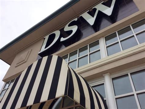 DSW Designer Shoe Warehouse, 6905 Mills Civic Pkwy, West。